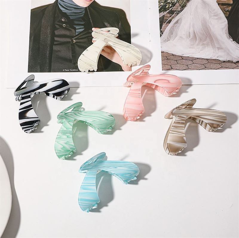 SOHO Malou Hair Claw - Green - Hair Accessories